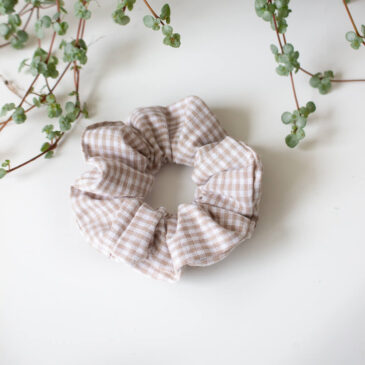 Scrunchie Between the Beige