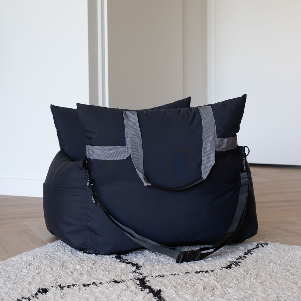 autostoel donkerblauw achterkant